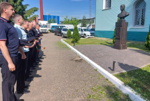 В преддверии Дня памяти и скорби смоленские транспортные полицейские и общественники почтили память земляка